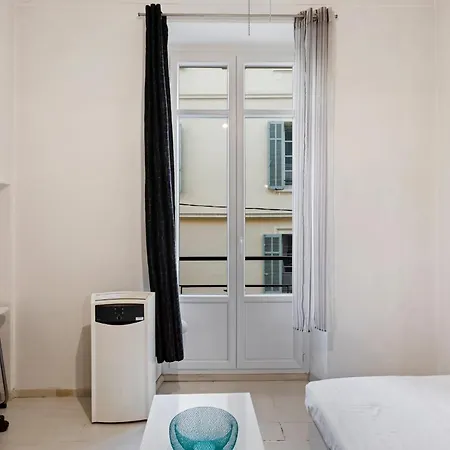 Modern Cosy Studio In Cannes, With Great Transportation Links *